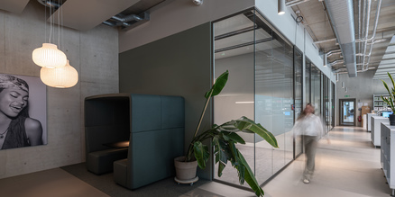 Lichtdurchflutete Arbeitswelten mit beeindruckenden Dimensionen