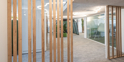 Modern, offen, diskret: Neue Büroflächen für die Grenke AG