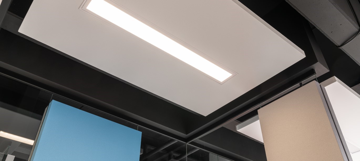 LiteCube Deckensegel mit integrierter Beleuchtung